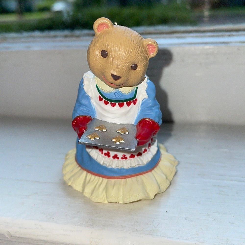 Vtg 1993 Hallmark The Bearingers Mama Bearinger Christmas Keepsake Ornament